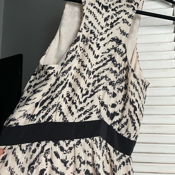 Parker Silk Patterned Wrap Dress. Size Small - Picture 3 of 4